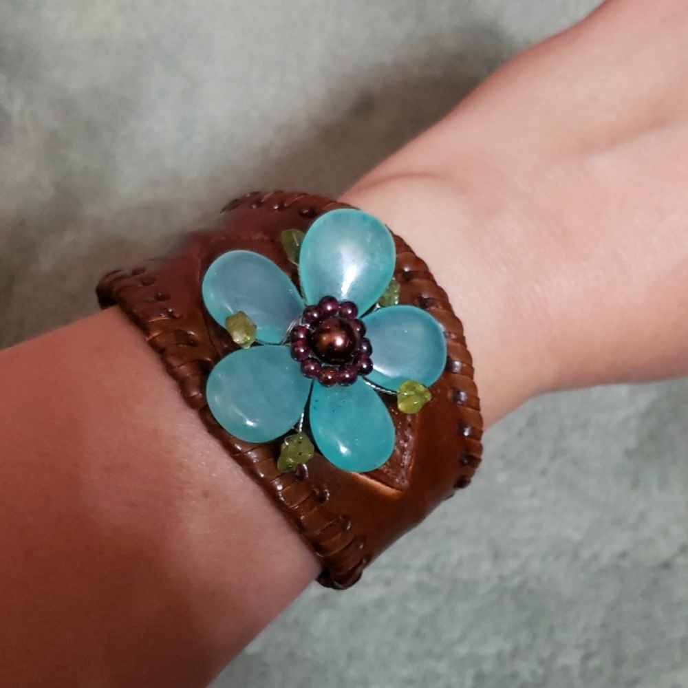 EUC Brown leather/gemstone cuff bracelet